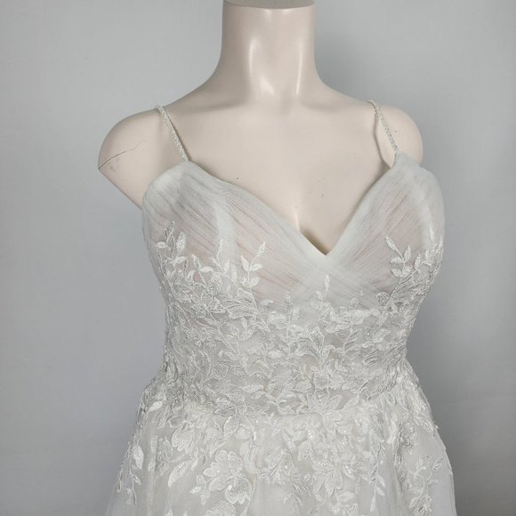 Rebecca Ingram White Lace Beaded Bodice Tulle Wedding Gown Size 18 - Picture 2 of 16